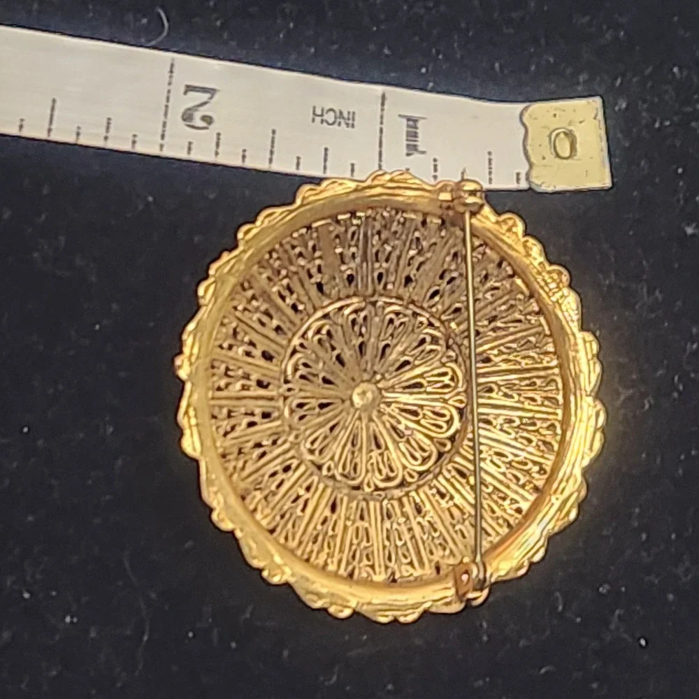 Vintage Gold Tone Filigree Circular Sunburst Brooch Pin Scalloped Edge